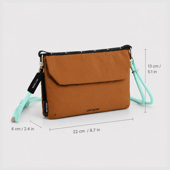 Size guide for OCE GEAR crossbody organizer bag showing 22 by 13 by 6 cm dimensions