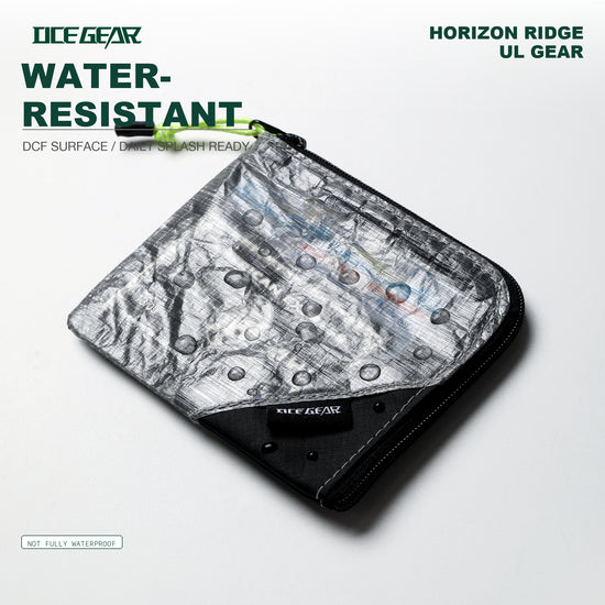 Water repellent Dyneema DCF1.0 lightweight wallet with zipper closure