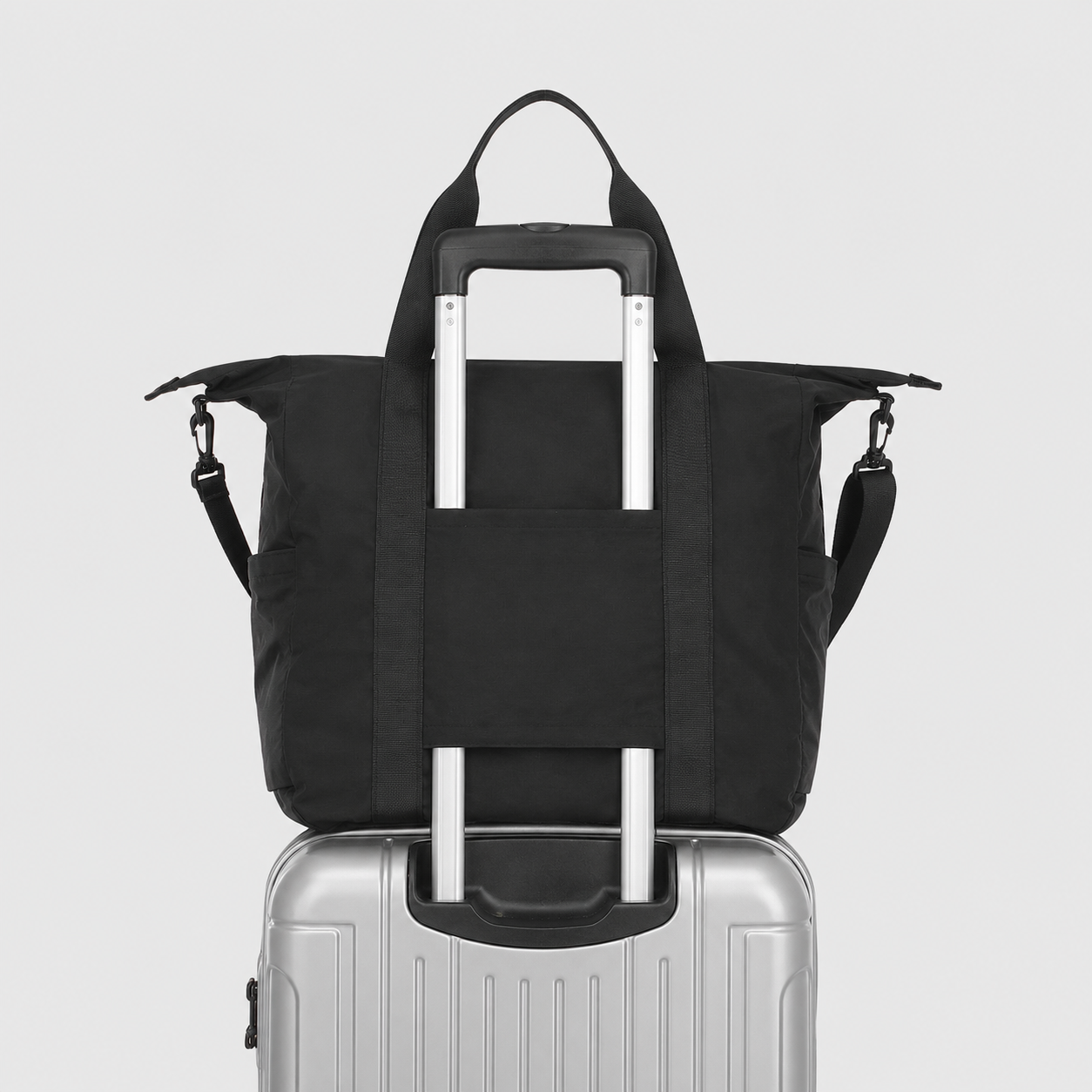 Packable travel tote bag mounted on suitcase handle with luggage sleeve