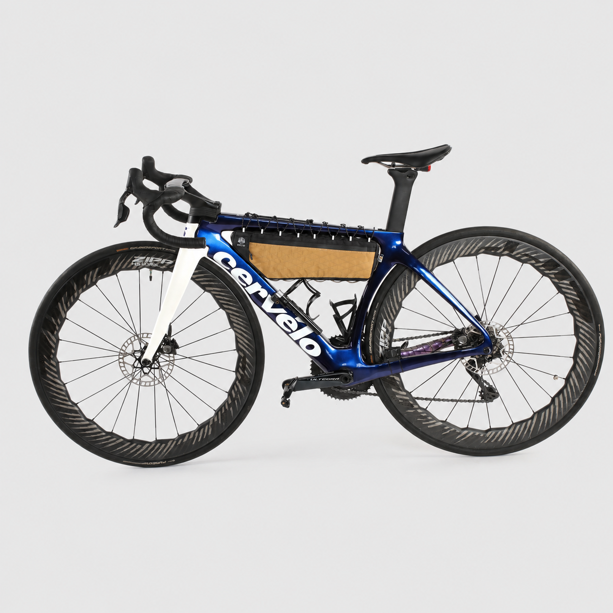 Lightweight bikepacking frame bag mounted under top tube